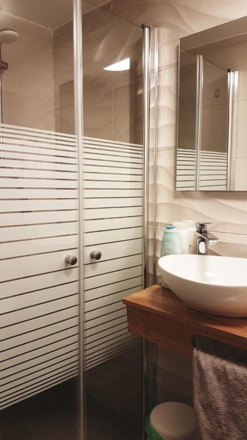 Garden Studio Apartment Elad Luaran gambar