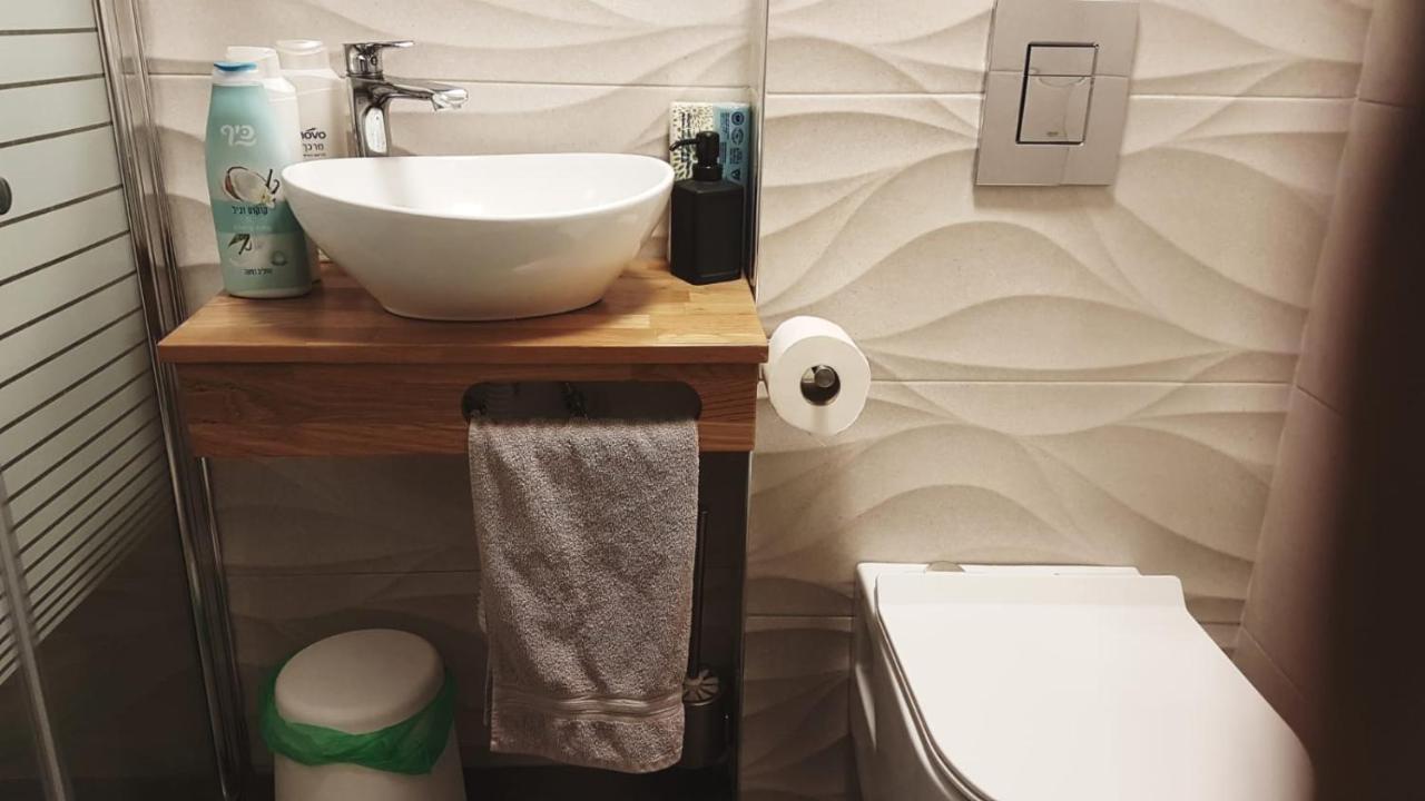 Garden Studio Apartment Elad Luaran gambar