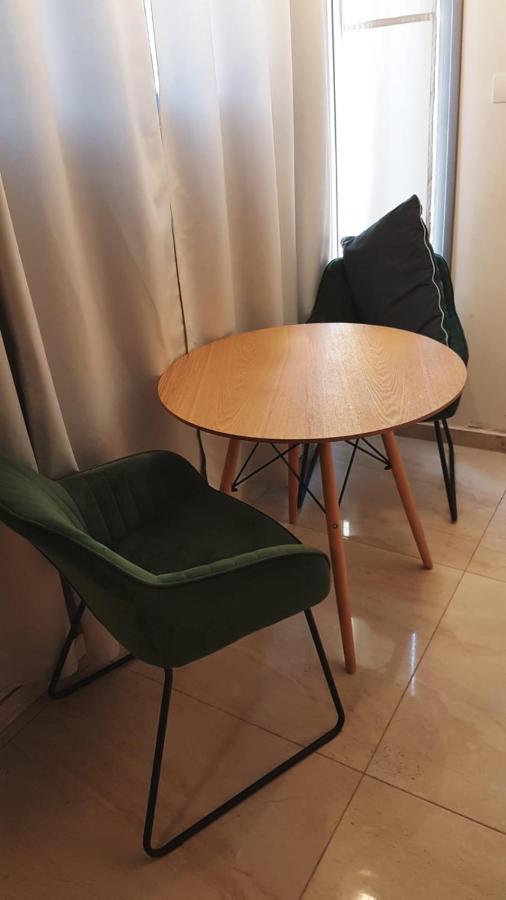 Garden Studio Apartment Elad Luaran gambar