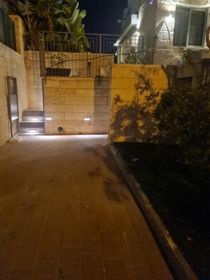 Garden Studio Apartment Elad Luaran gambar