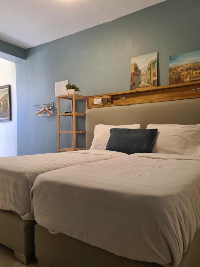 Garden Studio Apartment Elad Luaran gambar
